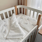 Detská posteľná súprava do postieľky Baby Dream New – Medvedík na prechádzke bledomodrá
