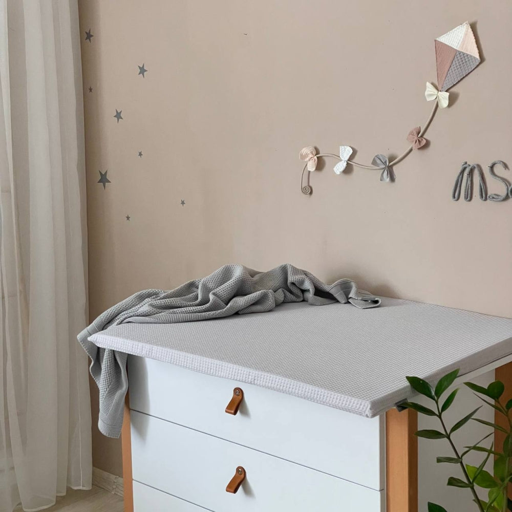 Vaflový prebaľovací matrac 70 × 80 cm sivý