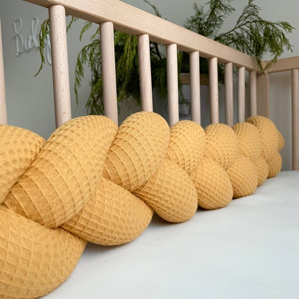 Vaflový pletený mantinel do postieľky 120 cm – horčicový
