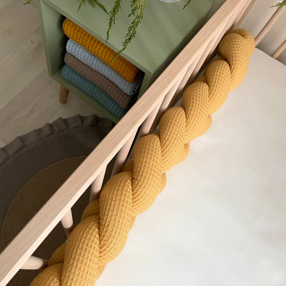 Vaflový pletený mantinel do postieľky 120 cm – horčicový