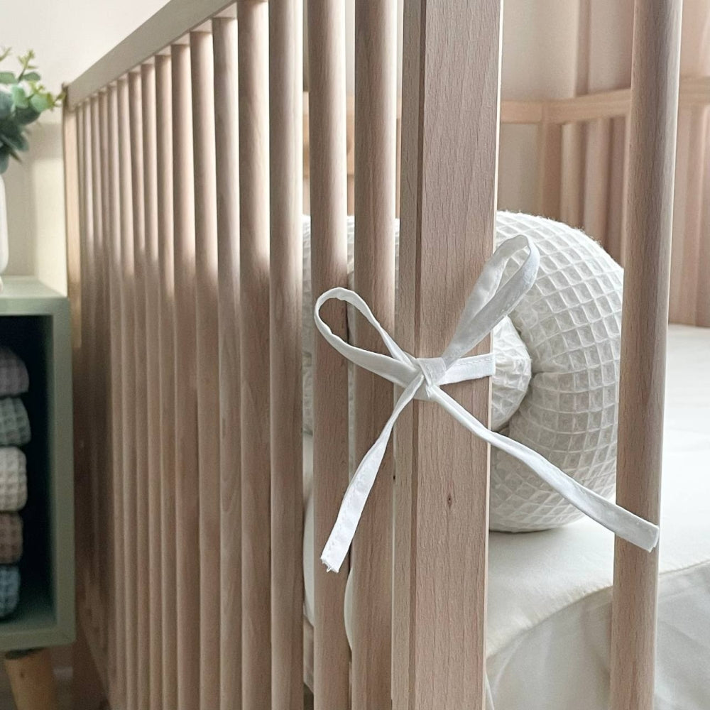 Vaflový pletený mantinel do postieľky 120 cm – mliečny