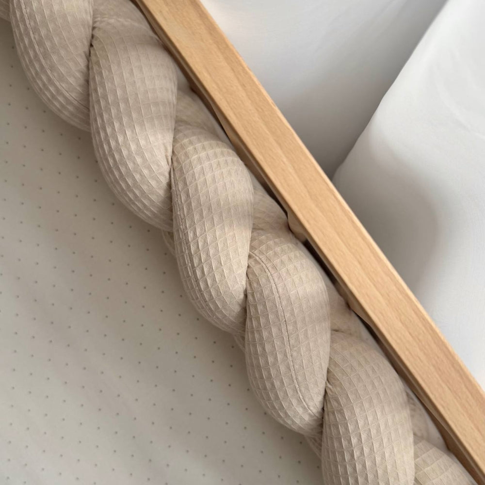 Vaflový pletený mantinel do postieľky 120 cm – moka