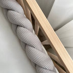 Vaflový pletený mantinel do postieľky 120 cm – sivý