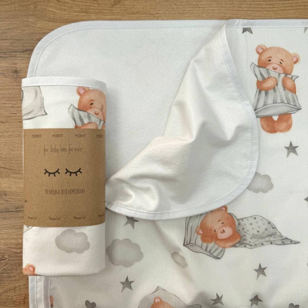 Nepremokavá podložka pre bábätko 50 × 80 cm Teddy so zajačikom