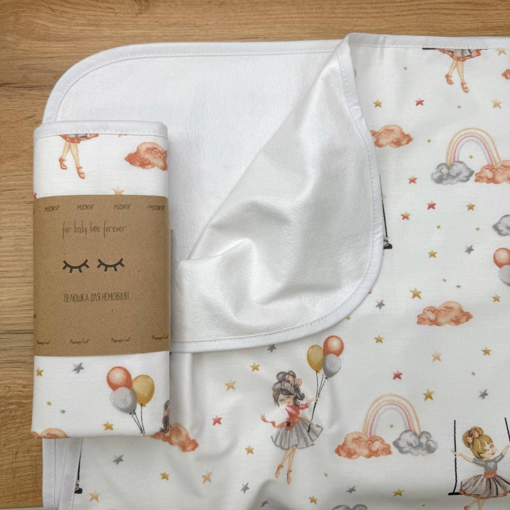 Nepremokavá podložka pre bábätko 50 × 80 cm dievčatá na hojdačkách