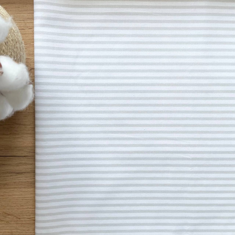 Nepremokavá podložka pre bábätko 50 × 80 cm prúžok sivá