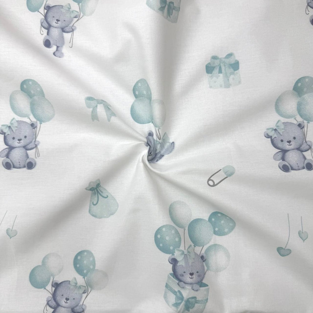 Nepremokavá podložka pre bábätko 50 × 80 cm medvedík na balóniku mäta