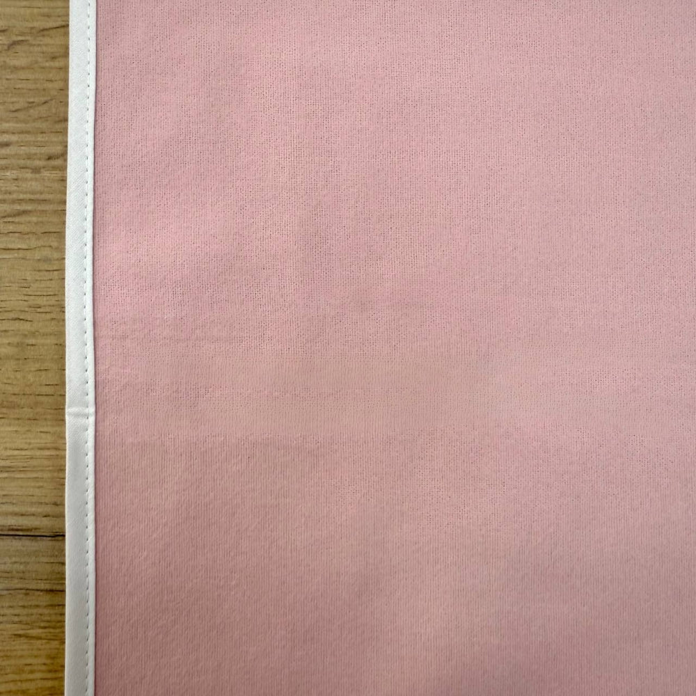Nepremokavá flanelová podložka 50 × 80 cm tmavá púdrová