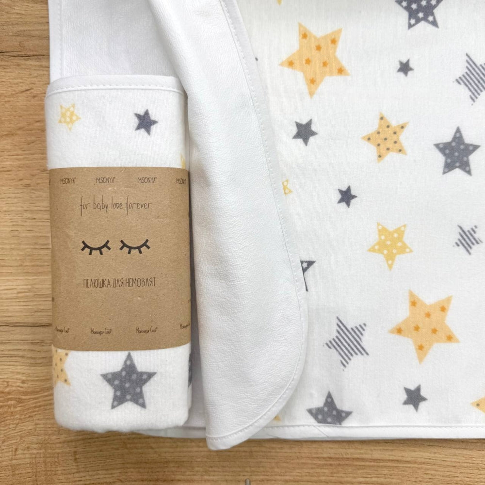 Nepremokavá flanelová podložka 50 × 80 cm Stars sivo-žltý