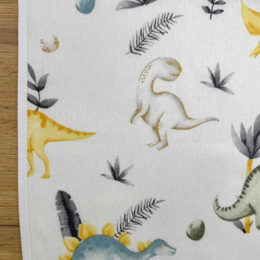 Nepremokavá podložka 45 × 75 cm Dinosaury