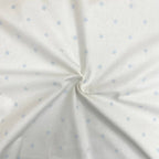 Nepremokavá podložka popelín/membrána 45 × 75 cm Rozsypané hviezdičky modré na bielom