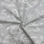 Nepremokavá podložka popelín/membrána 45 × 75 cm Dino na sivej