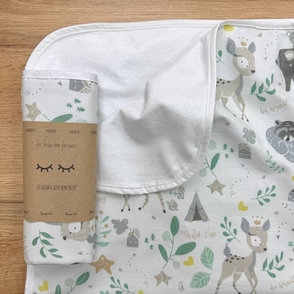 Nepremokavá podložka popelín/membrána 45 × 75 cm Bambi s kamarátmi