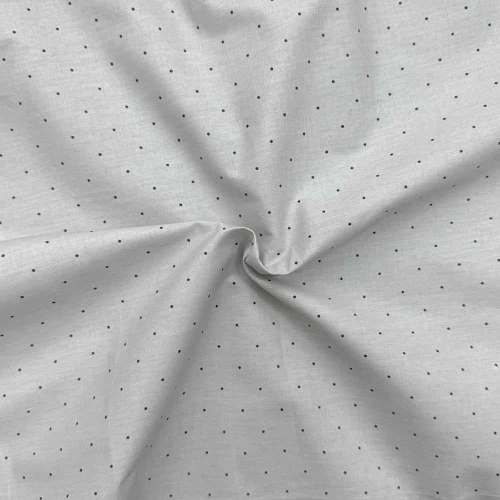 Nepremokavá podložka popelín/membrána 45 × 75 cm bodky na sivej