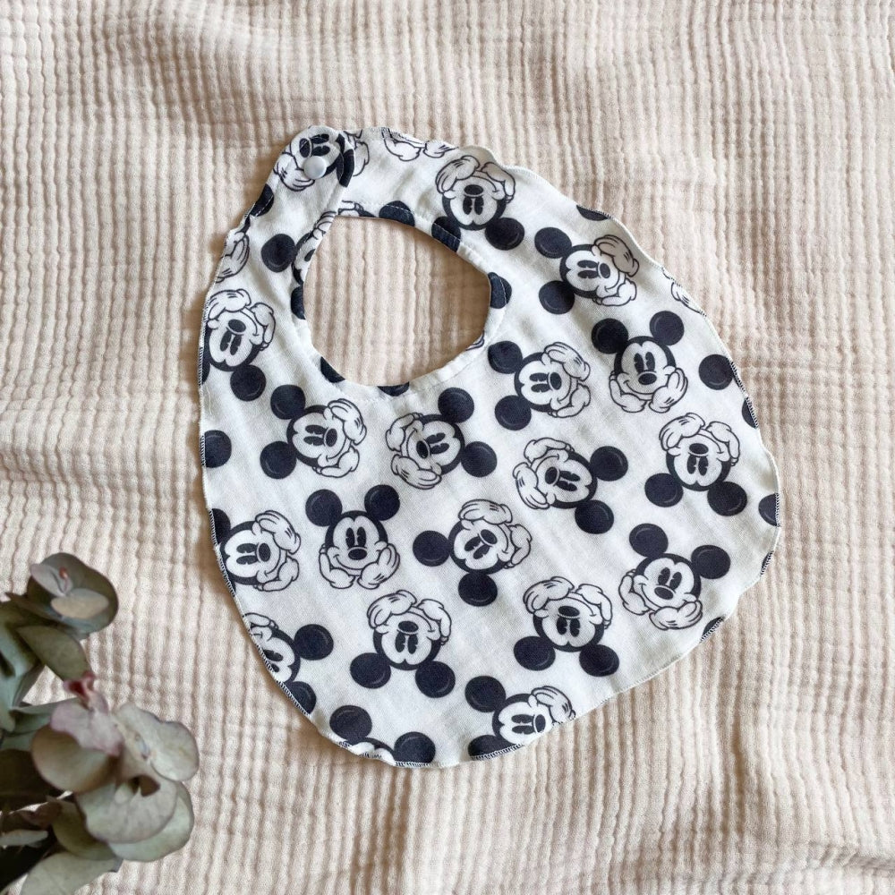 Mušelínový podbradník Zátka – Mickey mliečny