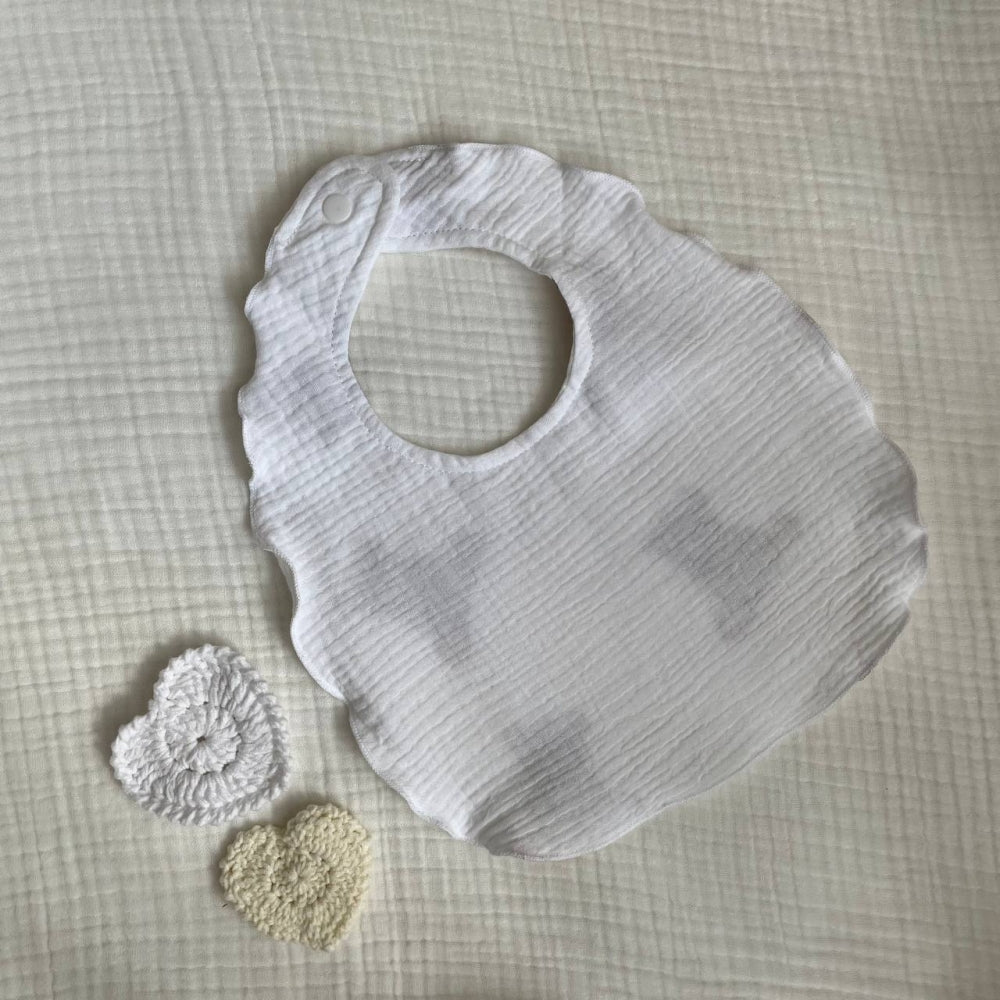 Mušelínový podbradník Zátka – Teddy na bielom biely