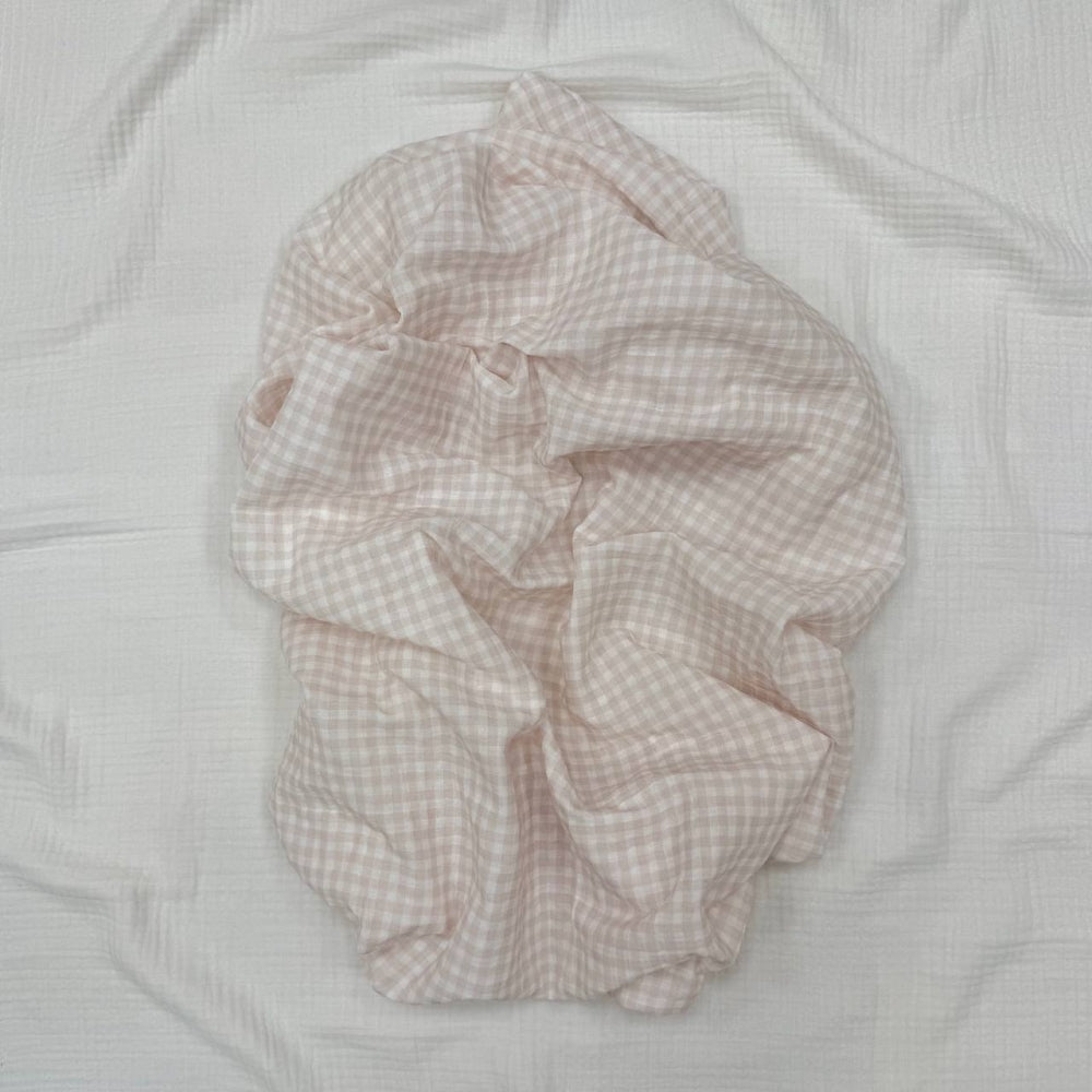 Veľká mušelínová plienka Kocka púdrovo-béžová na mliečnom, 95 × 135 cm