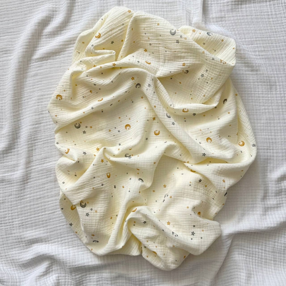 Veľká mušelínová plienka žlté a sivé hviezdičky s mesiacom, 95 × 135 cm