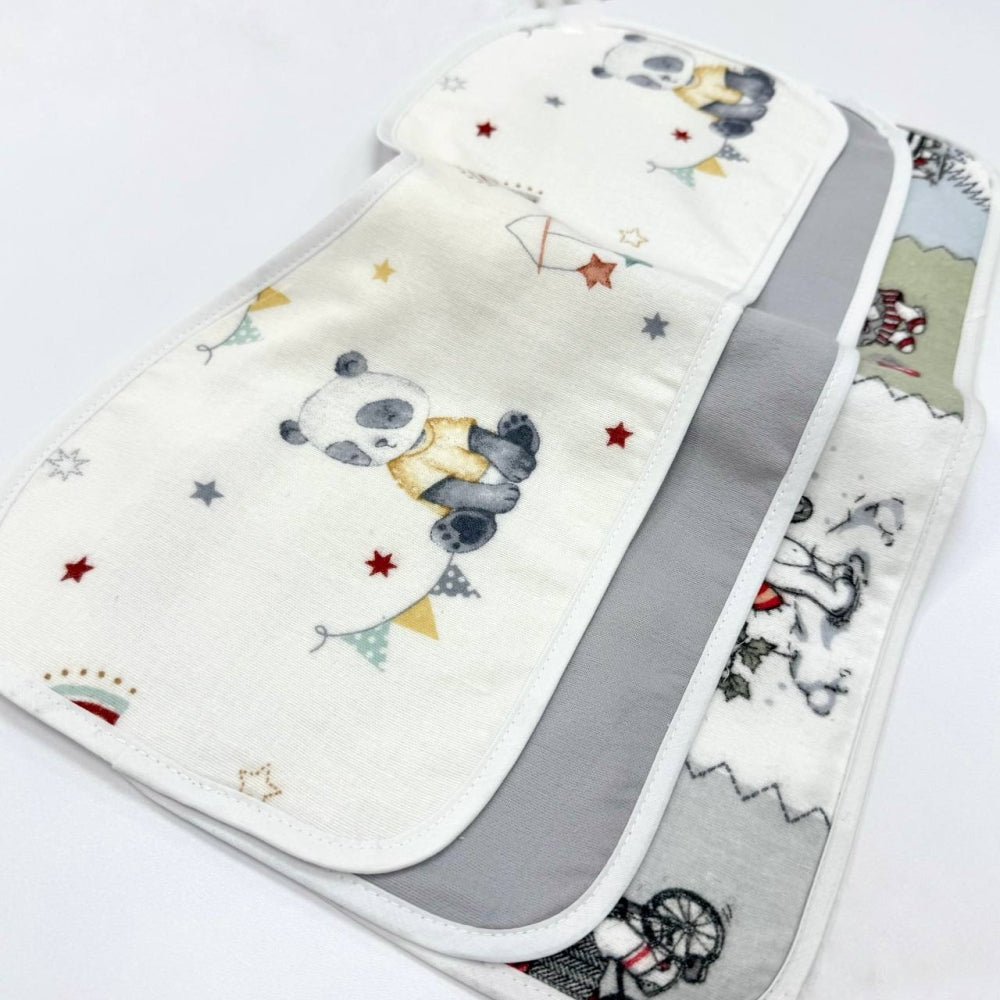 Súprava flanelových utierok na odgrgnutie, 3 ks – chlapec (patchwork/vláčiky/modrá)