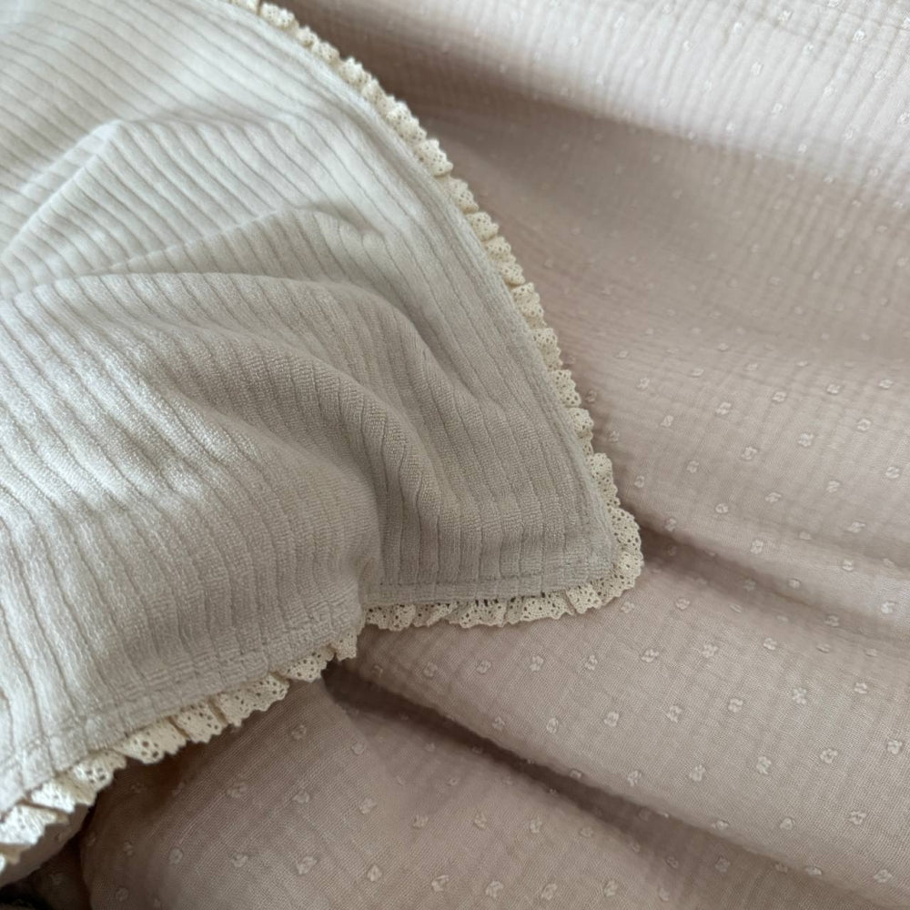 Zateplená mušelínová deka Vintage béžové bodky/latte velúr