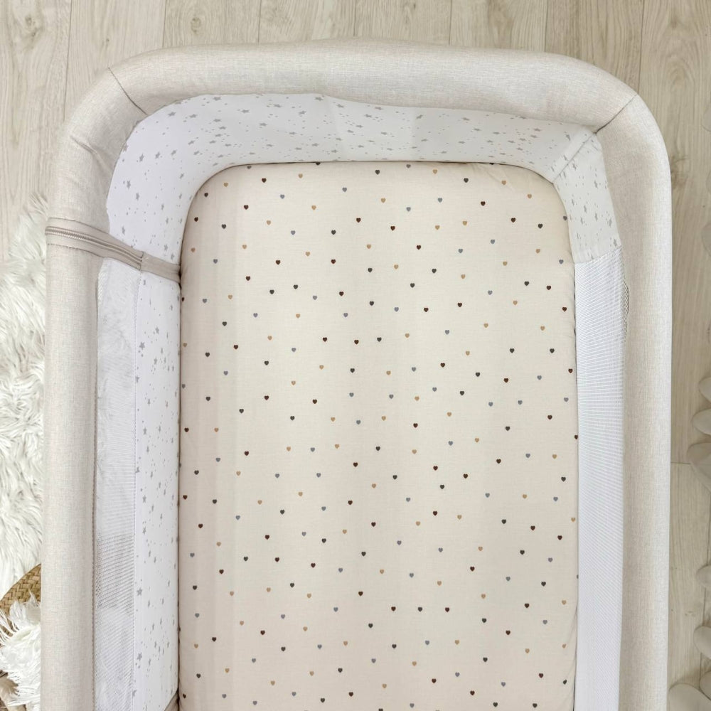 Popelínové plachty MiniNest 50 × 83 cm, 2 ks srdiečka na béžovom + latte