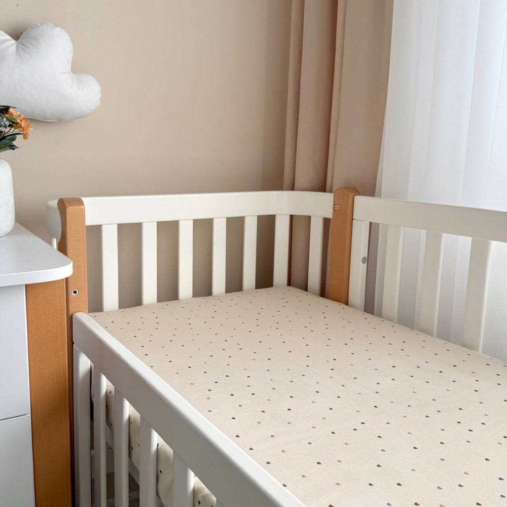 Saténové plachty do postieľky Tiny Love, 2 ks srdiečka na mliečnom/béžovom