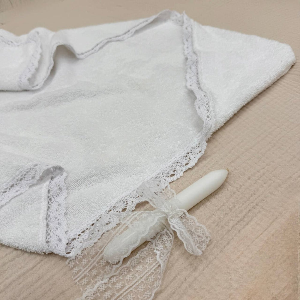 Krstná froté osuška s kapucňou Anjeliky – biela s čipkou