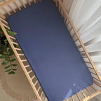 Plachta z pranej bavlny do postieľky 60 × 120 cm – modrá