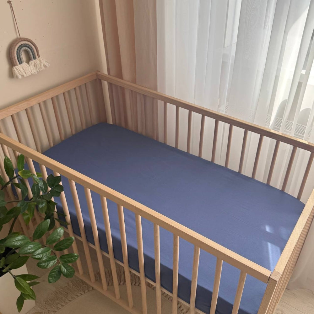 Plachta z pranej bavlny do postieľky 60 × 120 cm – modrá