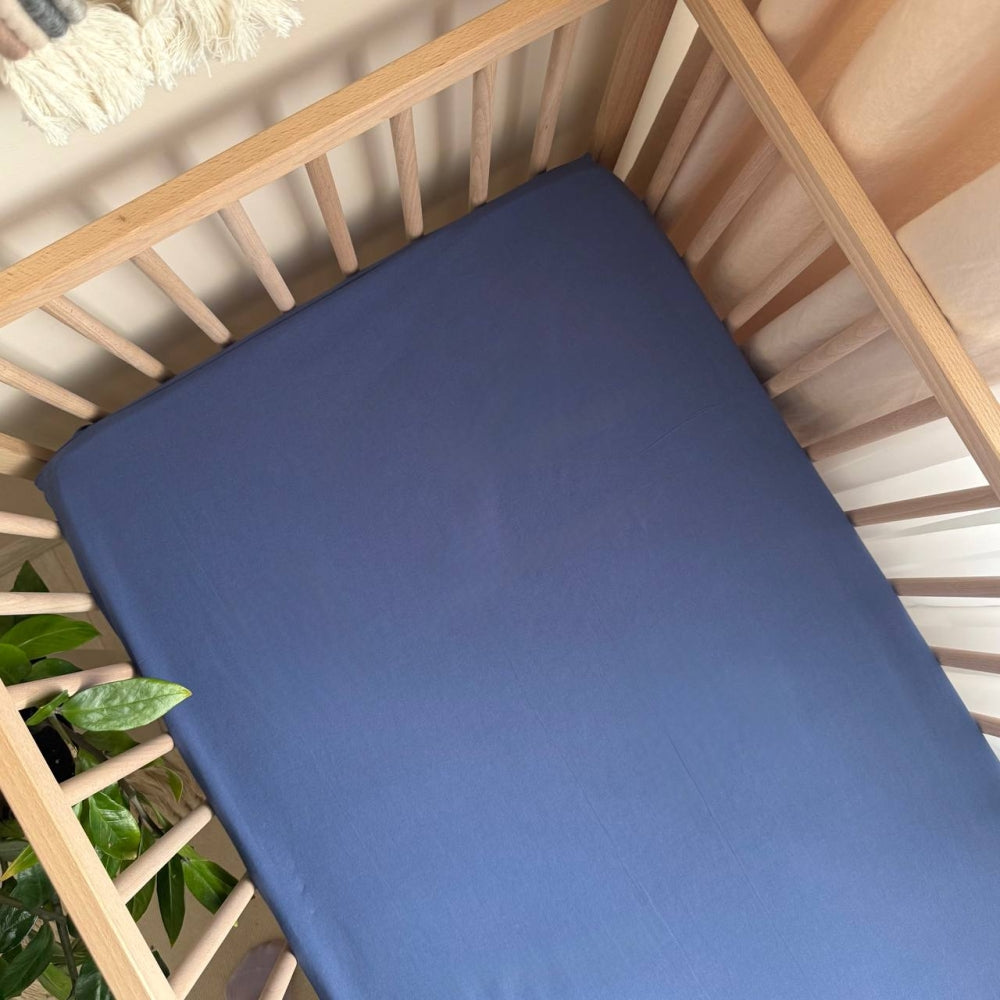 Plachta z pranej bavlny do postieľky 60 × 120 cm – modrá