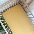 Plachta z pranej bavlny do postieľky 60 × 120 cm – horčicová