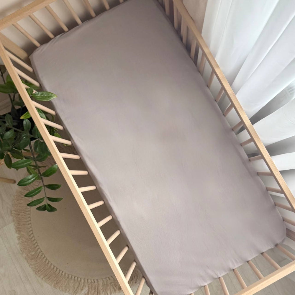 Plachta z pranej bavlny do postieľky 60 × 120 cm – sivá