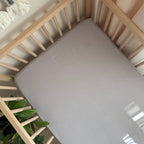 Plachta z pranej bavlny do postieľky 60 × 120 cm – sivá