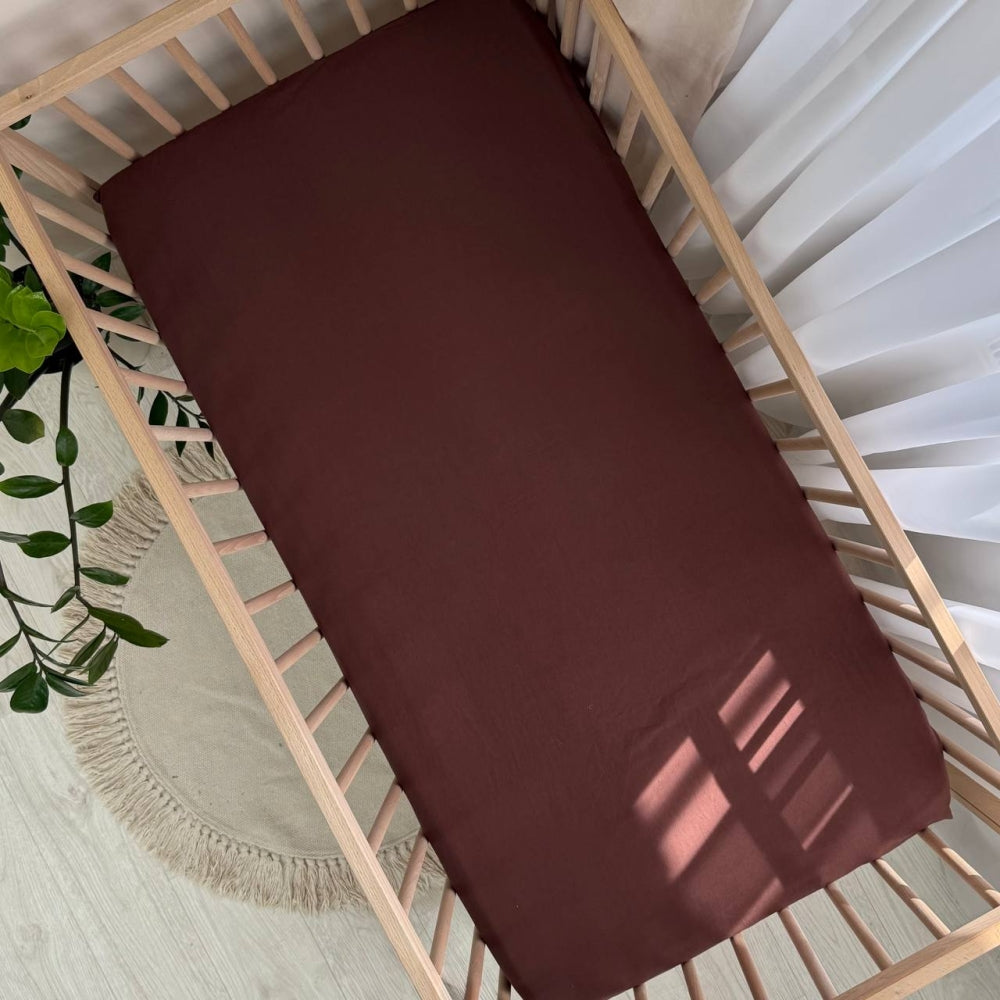 Plachta z pranej bavlny do postieľky 60 × 120 cm – čokoládová