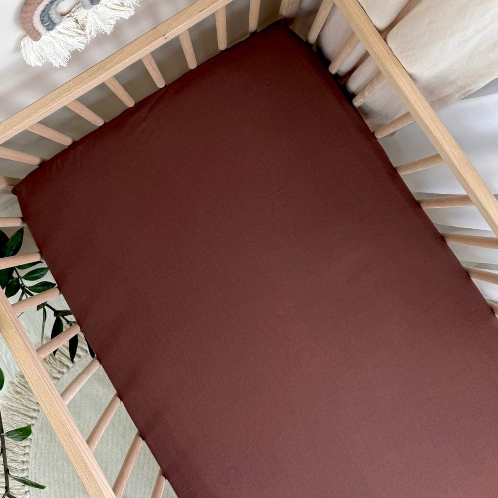 Plachta z pranej bavlny do postieľky 60 × 120 cm – čokoládová
