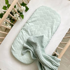 Plachta na matrac do kočíka 45 × 80 cm – zigzag sivo-biely na mätovom