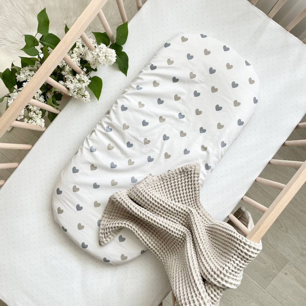 Plachta na matrac do kočíka 45 × 80 cm – srdiečka béžové