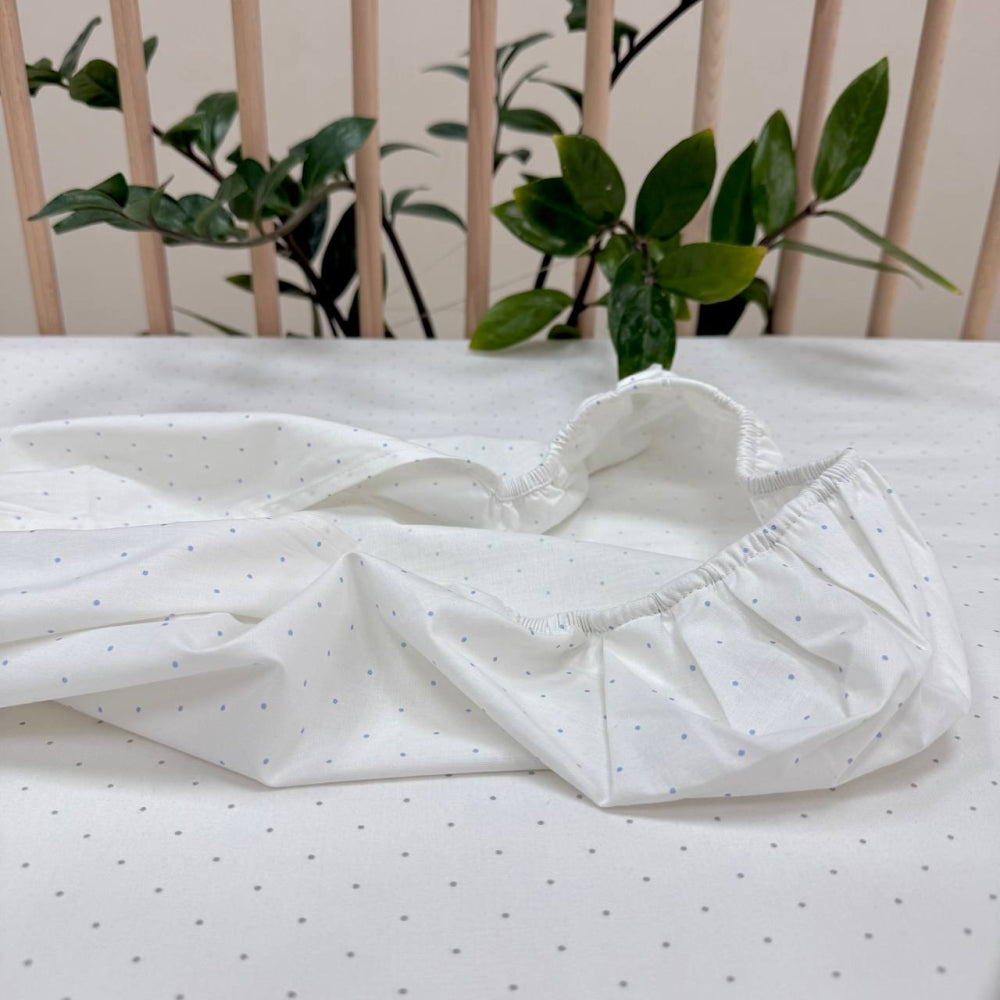 Plachta na matrac do kočíka 45 × 80 cm – modré bodky na bielej