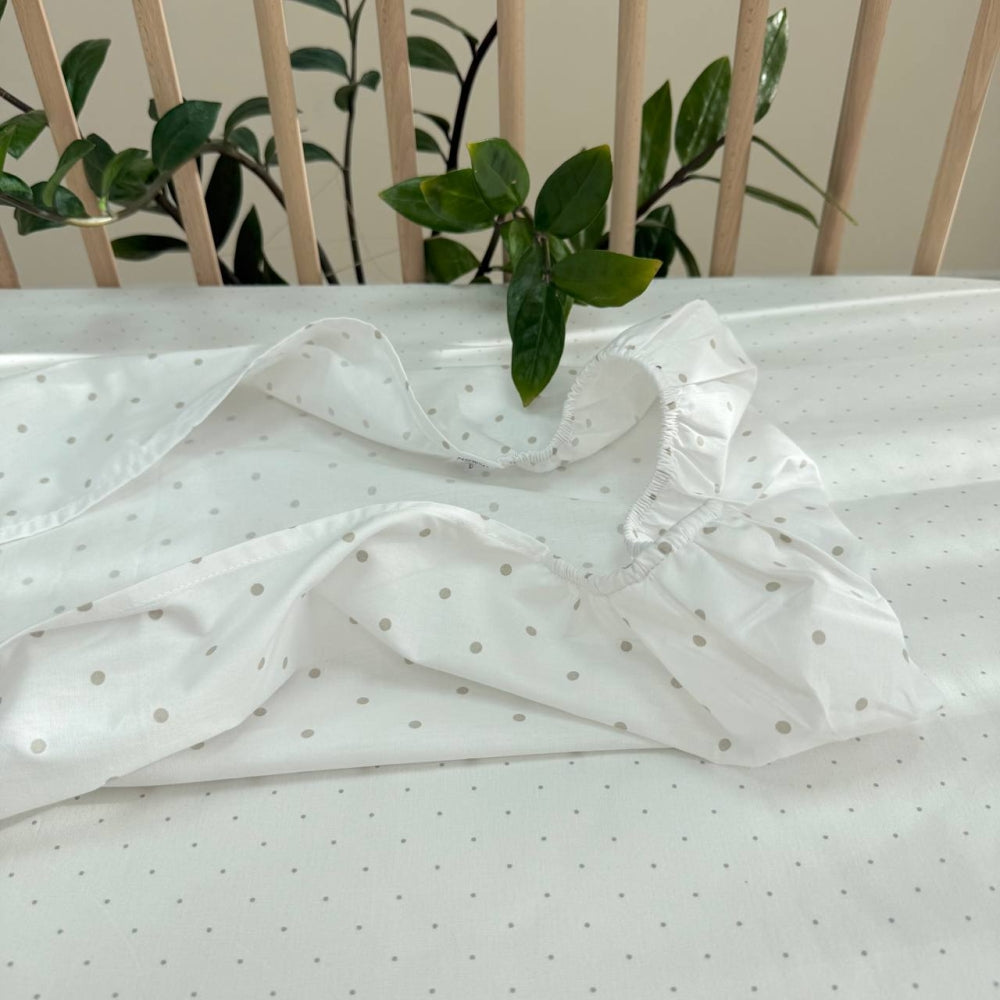 Plachta na matrac do kočíka 45 × 80 cm – béžový hrášok na bielej