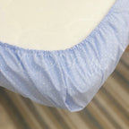 Detská plachta do postieľky 60 × 120 – bodky na fialkovom