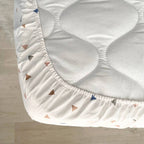 Detská plachta do postieľky 60 × 120 cm – Trojuholníky terakota