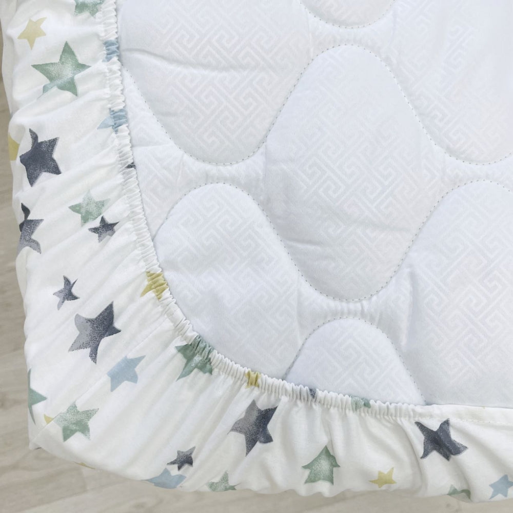 Detská plachta do postieľky 60 × 120 cm – akvarelové hviezdy mätovo-sivé