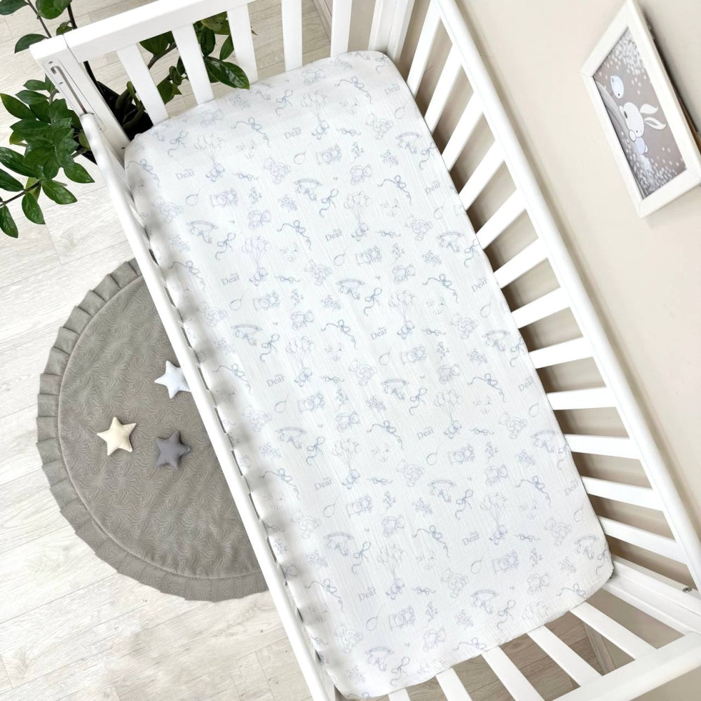 Mušelínová plachta do postieľky 120 × 60 cm – Baby Dear modrá