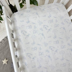 Mušelínová plachta do postieľky 120 × 60 cm – Baby Dear modrá