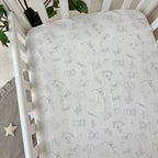 Mušelínová plachta do postieľky 120 × 60 cm – Baby Dear sivá