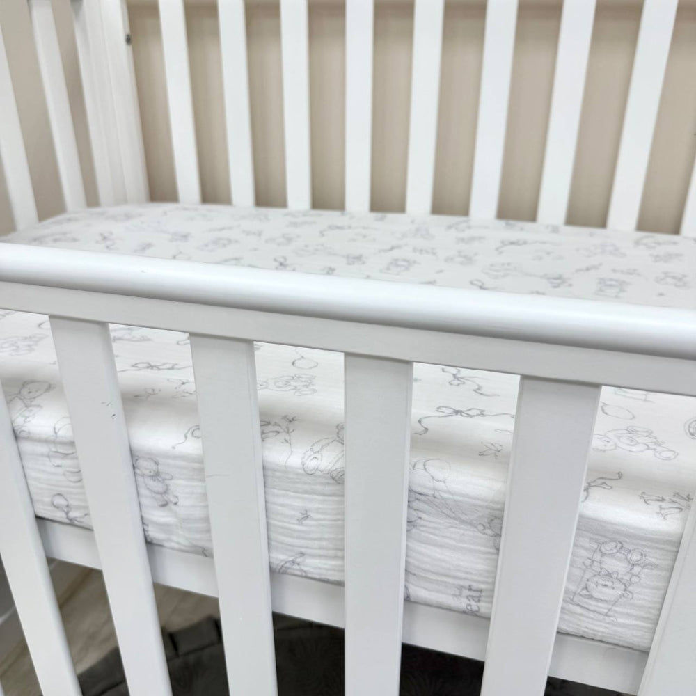Mušelínová plachta do postieľky 120 × 60 cm – Baby Dear sivá