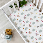 Flanelová napínacia plachta do postieľky 120 × 60 cm – Dúhy v obláčikoch mäta