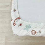 Flanelová napínacia plachta do postieľky 120 × 60 cm – Hory a dúhy