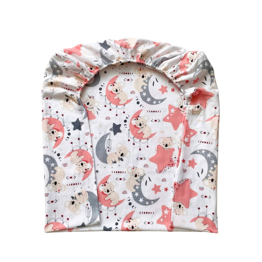 Flanelová napínacia plachta do postieľky 120 × 60 cm – Koala na mesiaci