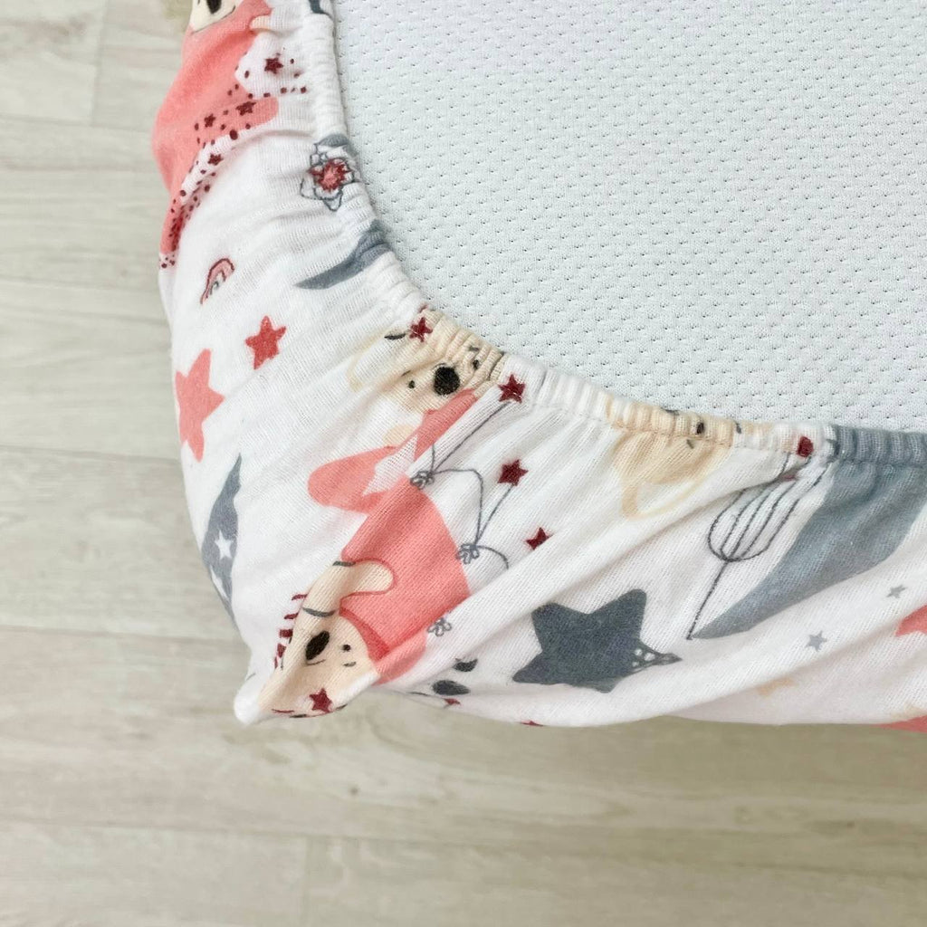 Flanelová napínacia plachta do postieľky 120 × 60 cm – Koala na mesiaci